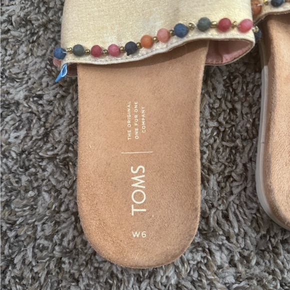 TOMS PARADISE GOLD SHIMMER POM POM SANDALS - Picture 3 of 7